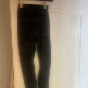 Alo Yoga Camo Leggings
